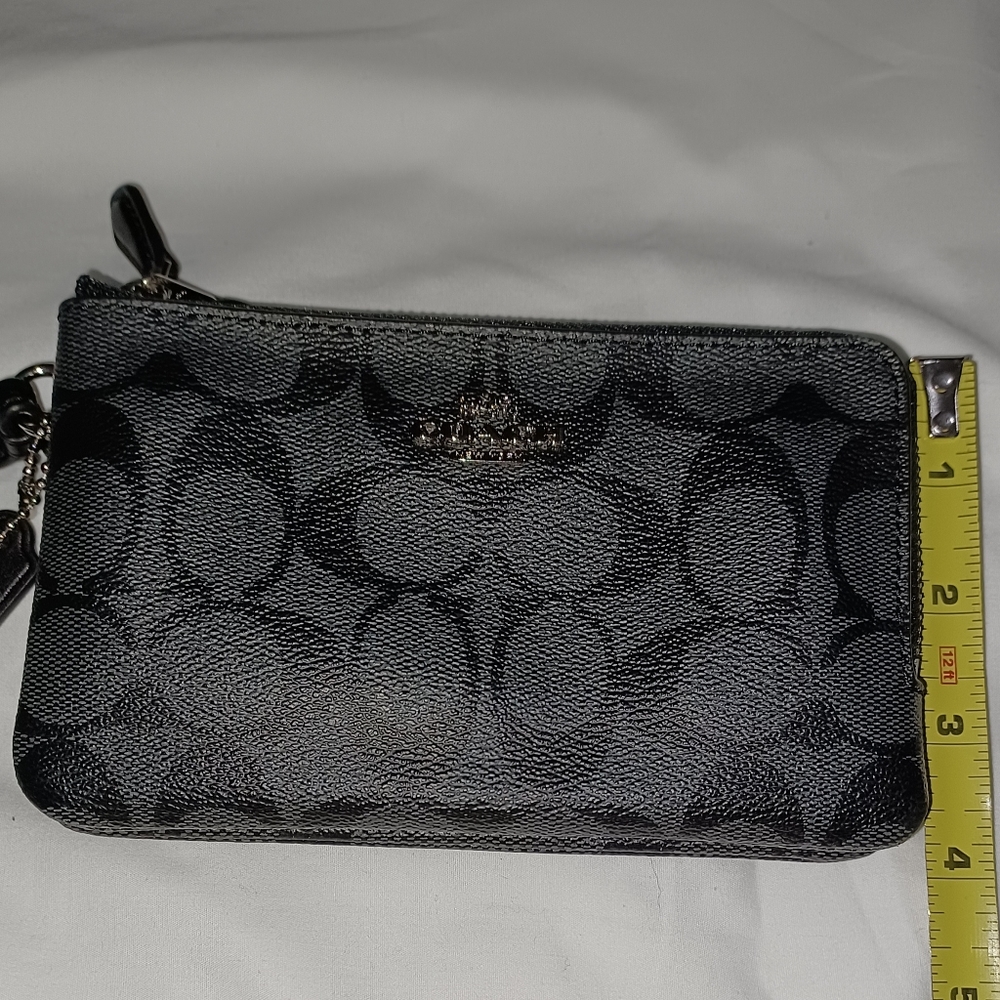🆕️ COACH DOUBLE ZIPPER WRISTLET. WITH TAGS - Picture 4 of 11